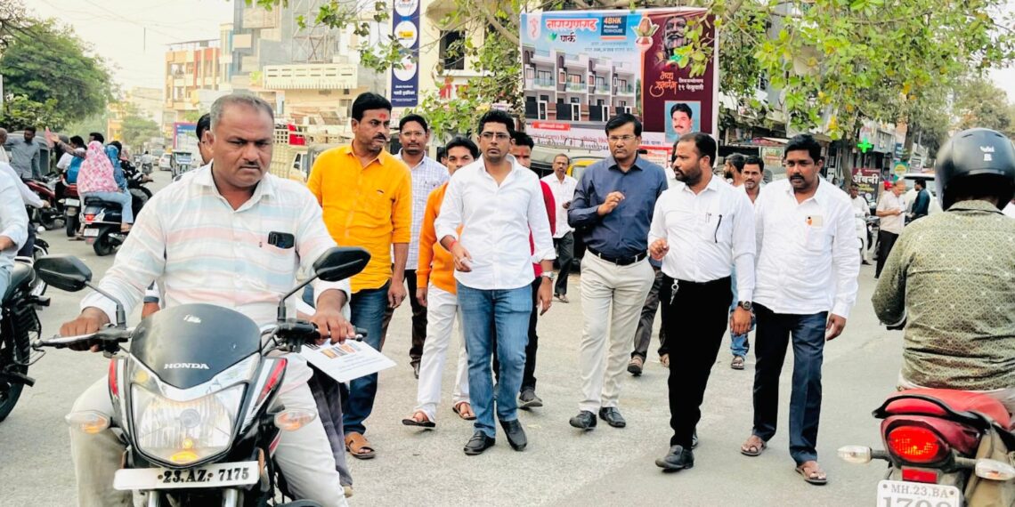 बीडमध्ये अंबिका चौक, राजीव गांधी चौकातील सर्व अडथळे तत्काळ हटवा