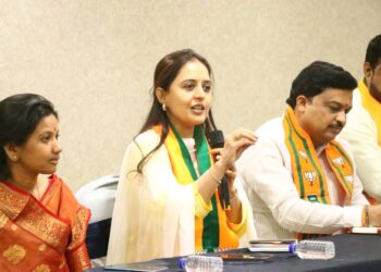 प्रभारी होताच डॉ. प्रितमताई मुंडे यांनी घेतली भाजप पदाधिकाऱ्यांची बैठक