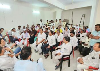 Beed : युवा संघर्ष यात्रेच्या पूर्वतयारीसाठी  आ.संदीप क्षीरसागरांनी घेतली बैठक