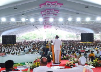 शिवाजीराव पंडितांनी बीड जिल्ह्यातील सामान्य जनतेची सेवा निष्पृहपणे केली-खा.शरद पवार