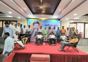 स्व.भगिरथ बियाणींच्या स्मरणार्थ दिडशे जणांचे रक्तदान