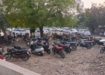 कामाची वेळ संपून सुद्धा जिल्हा परिषद मध्ये सह्या सुरुच!