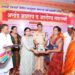 Beed : बीड मध्ये वारकरी महिलांना साड्यांचे वाटप!