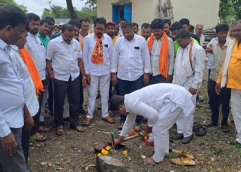 मुख्यमंत्री एकनाथ शिंदेंच्या माध्यमातून विकासकामांचा धडाका सुरूच राहणार ; जिल्हाप्रमुख सचिन मुळूक यांचे प्रतिपादन; येवता, कोठी, धोतरा येथे प्रत्येकी १२ लाखांच्या अंगणवाडी इमारतीचे भूमिपूजन