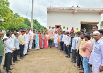 Beed : नवगण राजुरी गटात शिवसेनेचा झंझावात; राजुरी गटातील केतुरा,रुद्रापुर येथे शिवसेना शाखेचे उद्घाटन