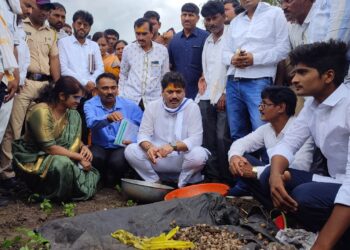 सरकार खंबीरपणे शेतकऱ्यांच्या पाठीशी – कृषिमंत्री धनंजय मुंडे