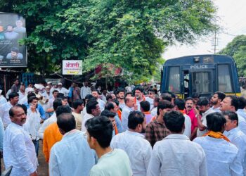 अनिलदादांच्या आक्रमकतेसमोर पं. स. अधिकाऱ्यांची बोलती बंद!