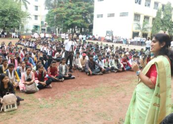 Beed : स्पर्धेच्या युगात टिकायाचे असेल तर विद्यार्थ्यांनी अभ्यासाचे नियोजन व सातत्य ठेवावे- जिल्हाधिकारी