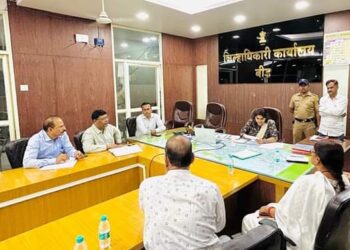 आ. संदीप क्षीरसागरांची जिल्हाधिकाऱ्यांसोबत बैठक; दुष्काळ, अग्रीम, विकासकामांसह विविध विषयासंदर्भात चर्चा