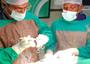 ऐकावे ते नवलंच… पाऊण किलोचा निघाला मुतखडा: डॉ.योगेश क्षीरसागर यांनी केली रूग्णावरील गुंतागुंतीची शस्त्रक्रिया यशस्वी
