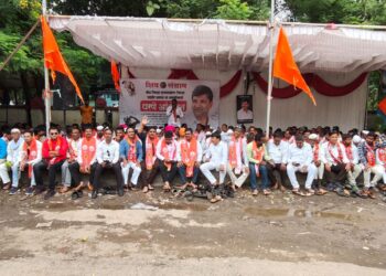 बीड जिल्हा दुष्काळग्रस्त जाहीर करा या मागणीसाठी शिवसंग्रामचे हजारो मावळे धरणे आंदोलनात सहभागी