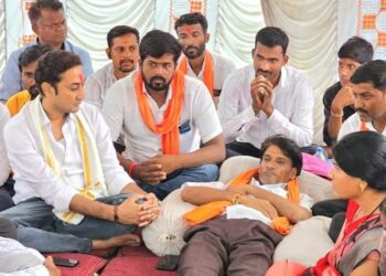 आ.संदीप क्षीरसागरांनी घेतली वांगी,बीड येथील उपोषणकर्त्यांची भेट