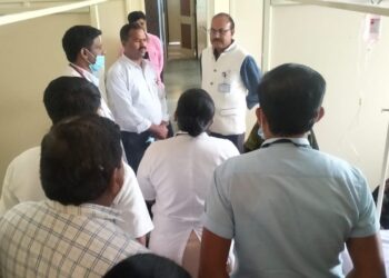 आष्टी, पाटोदा ग्रामीण रुग्णालयांना सीएसची भेट; रुग्णांची केली विचारपुस!