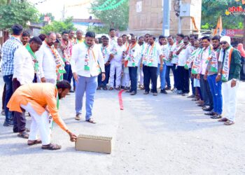 कृषिमंत्री धनंजय मुंडे यांची बीड जिल्ह्याच्या पालकमंत्री पदी नियुक्ती होताच परळीत कार्यकर्त्यांनी केला जल्लोष