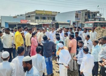 आ.संदीप क्षीरसागरांनी केले गॅरेज लाईन रस्ता, नालीबांधकामाचे उद्घाटन; शहरातील मुख्य रस्ताकामाची केली पाहणी