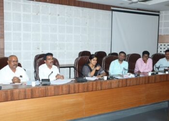 ऊसतोड कामगारांचे स्थलांतर होण्याआधी बालविवाह निर्मूलन मोहिमेला गती मिळावी – जिल्हाधिकारी