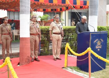 Beed : पोलीस स्मृती दिनानिमित्त हुतात्म्यांना श्रद्धांजली