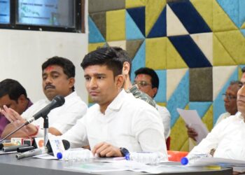 भारतीय रिझर्व बँकेने मंत्री बँकेवर लादलेले सर्व निर्बंध हटवले