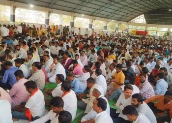 सगेसोयरे अंमलबजावणी करत नाही, तोपर्यंत कोणत्याही राजकीय पक्षाच्या स्टेजवर जाणार नाही