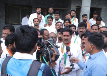 पालकमंत्र्यांचा बहुरंगीपणा जिल्ह्याला नव्हे, उभ्या महाराष्ट्राला माहीत आहे 