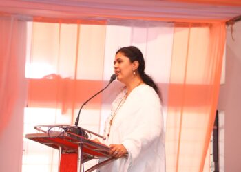 घरोघरी जावून मतदारांशी संवाद साधा, अधिकाधिक मतदान मिळवा