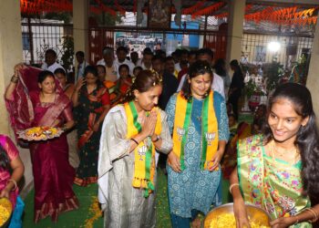 खा. प्रितमताई मुंडे यांचा वाड्या-वस्त्यांवर पोहोचून प्रचार