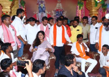 मनोज जरांगे पाटील, पंकजा मुंडे एकाच व्यासपीठावर!