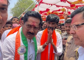 मनोज जरांगेंच्या भेटीने बजरंग सोनवणे आनंदीत; नारळी सप्ताहास उपस्थित राहून घेतले आशीर्वाद