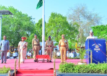 महाराष्ट्र दिनाच्या शुभेच्छासह मतदान करण्याचे पालक मंत्री धंनजय मुंडेनी केले आवाहन