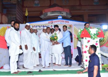 परळीची व्यापार पेठ समृद्ध व अर्थसंपन्न ठेवण्यासाठी शाश्वत विकासाची गॅरंटी देणाऱ्या पंकजाताईला मतदान रुपी आशीर्वाद – द्या धनंजय मुंडे