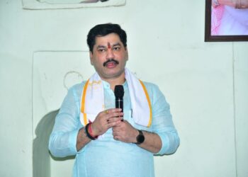 मुंडे कुटुंबीय कधीच जात, धर्म पाहत नाहीत – धनंजय मुंडे