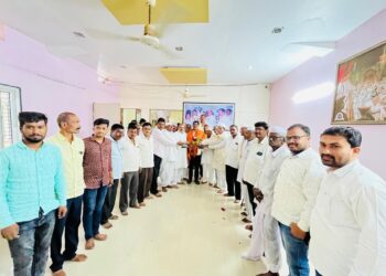 खा. बजरंग सोनवणेंकडून जनसामान्यांच्या अडचणी जाणून घेत प्रत्यक्ष कामाला सुरुवात