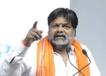 अधिकाऱ्यांनो दबावतंत्रास बळी पडू नका, मुख्यमंत्री योजनेचा लाभ गोरगरीबांच्या घरात पोहचवा- अनिल जगताप