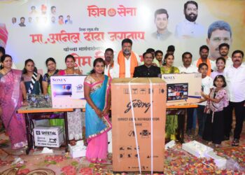 अनिलदादांच्या होम मिनिस्टर स्पर्धेत हजारो महिला-भगिनींना मिळाले मनोरंजनाचे जम्बो पॅकेज!