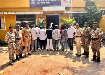 शाळा कॉलेजातील टवाळखोरांवर कारवाई; पोलीस अधीक्षकांचा बडगा