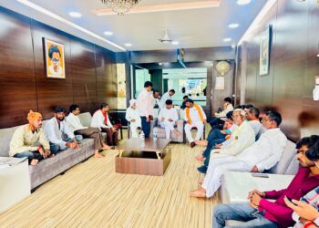 बीडकरांच्या हक्काचे व्यासपीठ खांडेंचा दरबार खांडेंचा दरबार कायमच हाऊसफुल्ल