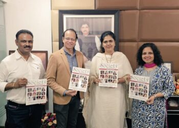 सोसायटी अचिव्हर्स’ इंग्रजी मॅग्झिनमध्ये आ.पंकजाताई मुंडे झळकल्या!