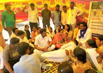 बीड रेल्वे स्थानकास भारतरत्न डॉ. बाबासाहेबांच्या नावासाठी माजी सैनिक अनुरथ वीर यांचे तीव्र उपोषण..! प्रशासनानी दखल घ्यावी – राजेंद्र मस्के