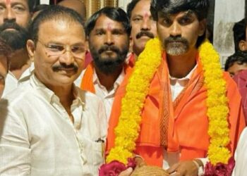 बीडमधून माजी मंत्री प्रा. सुरेश नवले हे संघर्ष योद्धा मनोज जरांगे पाटील याचा पाठिंबा घेऊन लढवणार अपक्ष निवडणूक