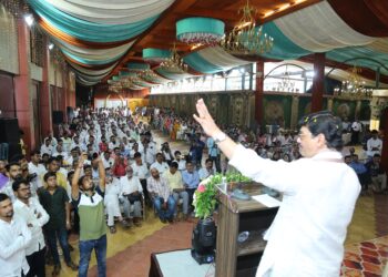 सत्तेत असो किंवा नसो माझ्या मातीतील माणसांची सेवा करण्याची शक्ती प्रभू वैद्यनाथांनी मला द्यावी – धनंजय मुंडे*