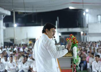 स्व.पंडित अण्णांच्या काळात बाजार समितीने घेतलेल्या 100 एकर जमिनीवर परळीतील व्यापारी बांधवांचा हक्क – धनंजय मुंडे