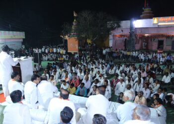 धनुभाऊ तुम्ही महाराष्ट्रात फिरा, परळी आम्ही सांभाळतो, पदाधिकारी व कार्यकर्त्यांनी दिला विश्वास