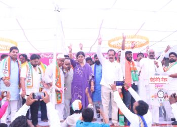 महायुतीचे उमेदवार प्रकाश सोळंकेसाठी आ. पंकजाताई मुंडे यांनी घेतली प्रचार सभा