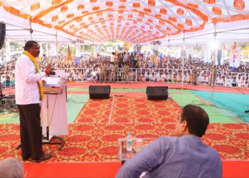 सुरेश धस यांनी मतदारसंघाची परिवार म्हणून सेवा केली त्यांना विधानसभेत निवडून द्या तुमचे सर्व प्रश्न मार्गी लावतो