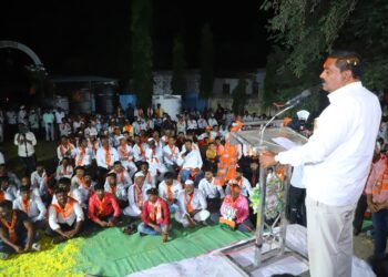 दहाडने वाला एक वो टायगर; खेल पलटने वाला है,अब ना रूकेगा सुरेश धस जनता का रखवाला है , क्योकी माहोल बदलने वाला है!