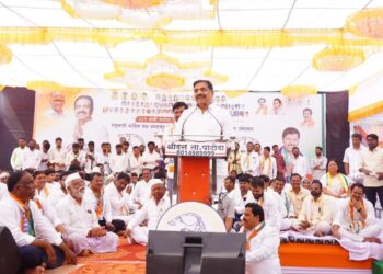 हिंदू खतरें में म्हणता, मग हल्ला केलेले सराटीतील आंदोलक हिंदू नव्हते का?