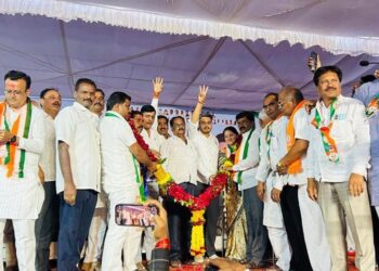 शेतकऱ्यांवर अन्याय करणाऱ्या महायुतीला जागा दाखवा