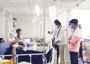 आष्टी मतदारसंघात सुरेश धस यांनी मुख्यमंत्री वैद्यकीय सहाय्यता योजनेतून रुग्णांना एक कोटीहून अधिक रुपयांचा निधी मिळवून दिला