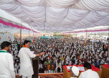 जातीपातीचे राजकारण सोडून विजयराजे यांना प्रचंड मताने निवडून द्या- ना. धनंजय मुंडे