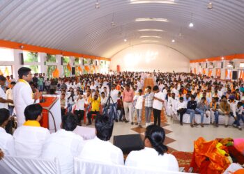 मला विजयी करा व आपली सेवा करण्याची संधी द्या